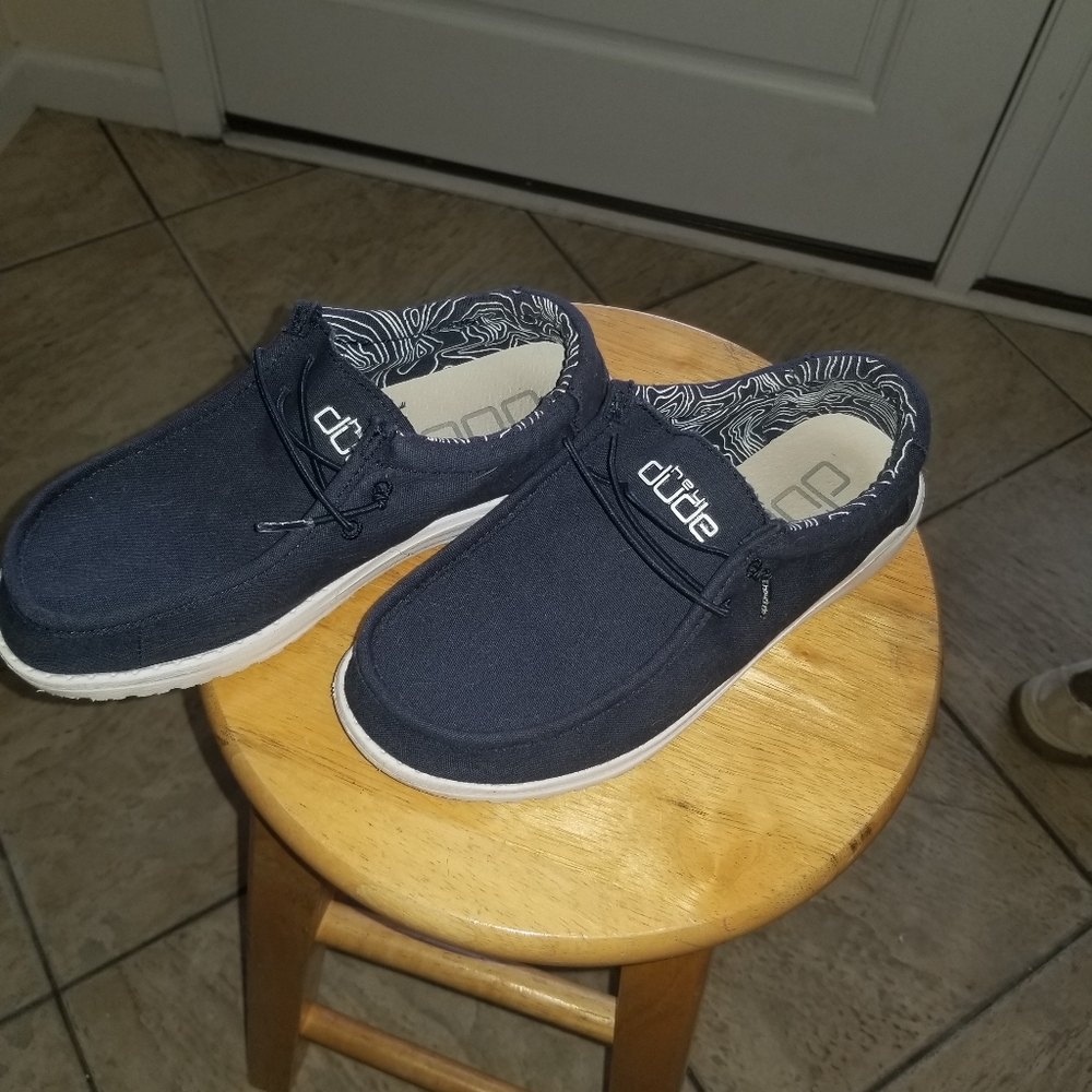 Hey Dude - youth size 5 - Navy